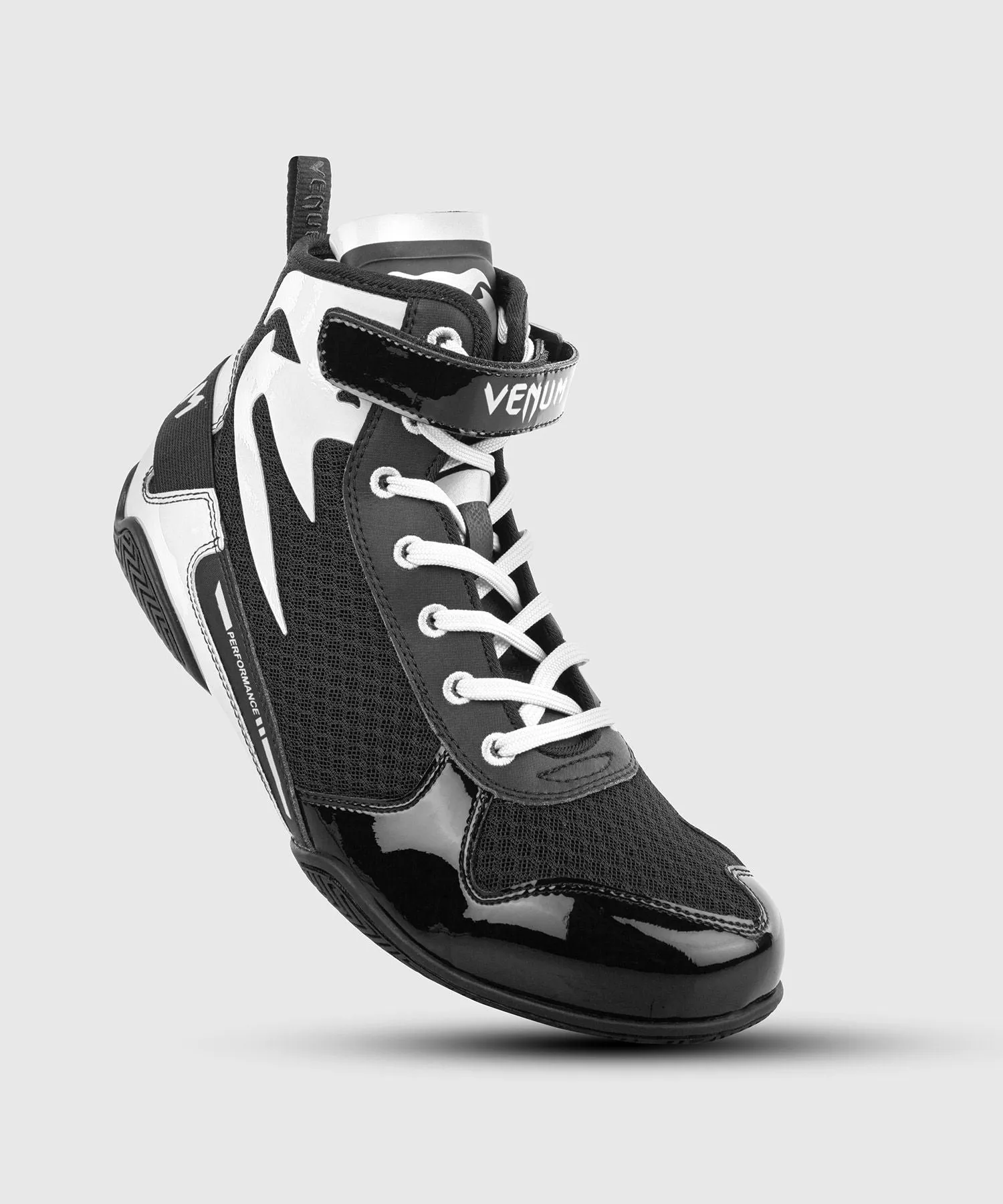 VENUM GIANT LOW EDITION PROFESSIONAL BOXING SHOES BOXING BOOTS US 9.5 BLACK/WHITE