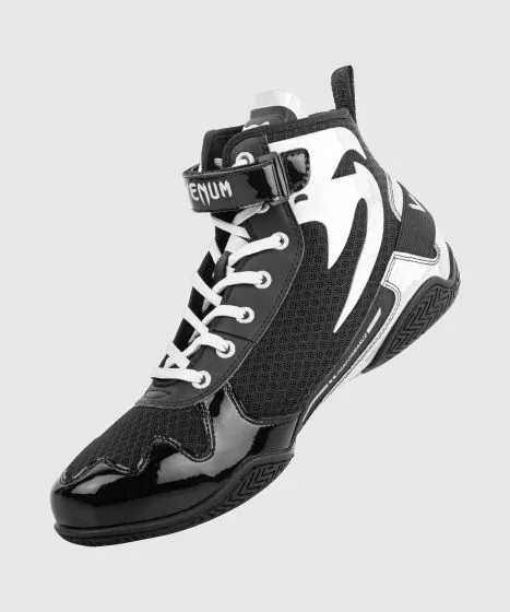 VENUM GIANT LOW EDITION PROFESSIONAL BOXING SHOES BOXING BOOTS US 9.5 BLACK/WHITE